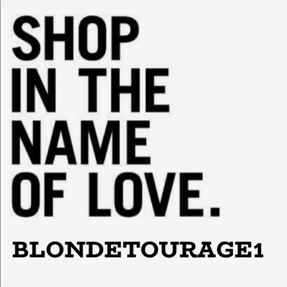 Welcome to my closet ๐ฆ - Picture 3 of 3